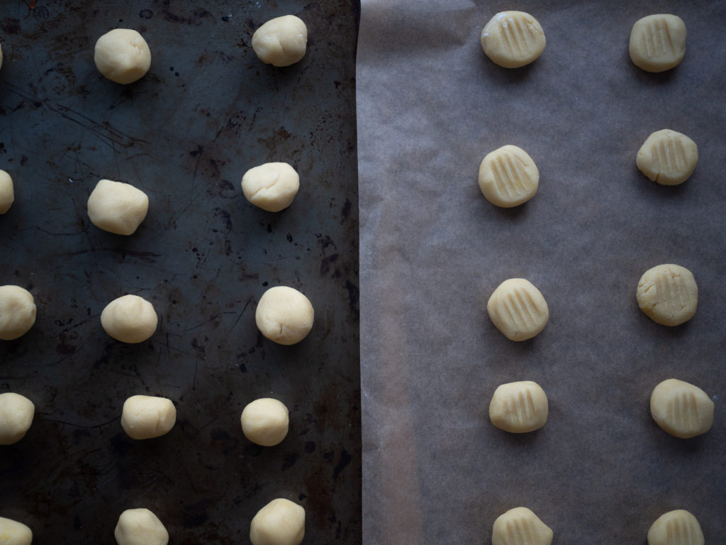 Serinakaker (Norwegian Christmas Cookies) - North Wild Kitchen