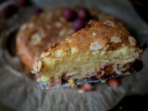 Plum Cake with Almonds (plommekake)