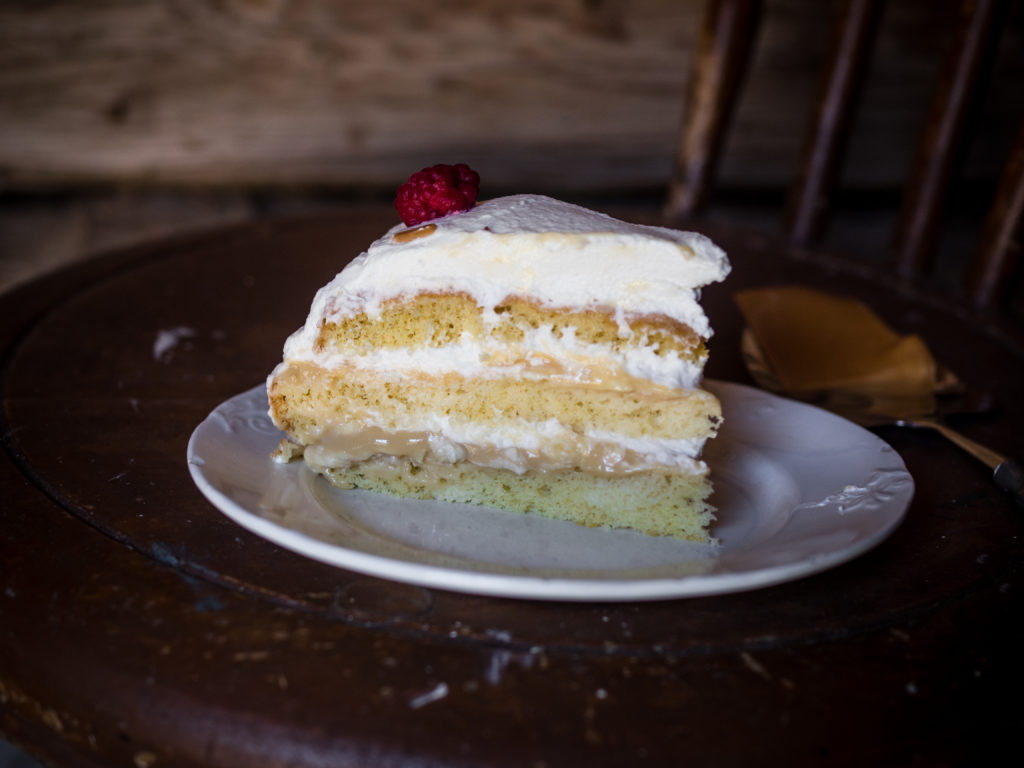 Layer Cake with Brunost Custard (Bløtkake med Brunost)