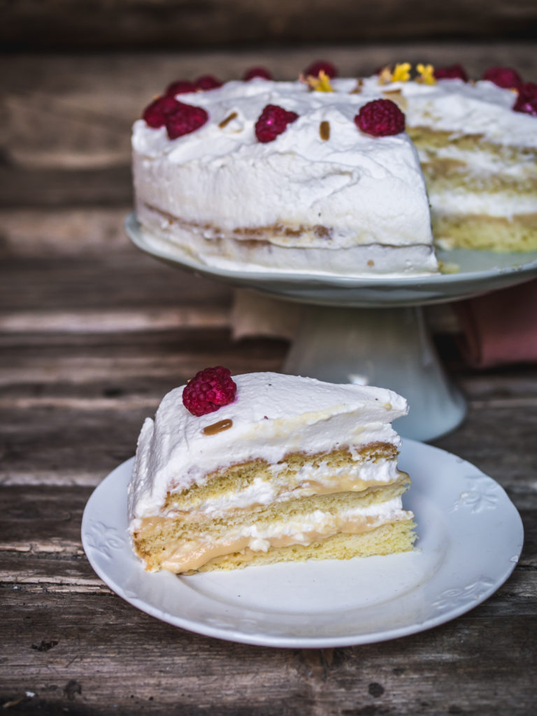Layer Cake with Brunost Custard (Bløtkake med Brunost)