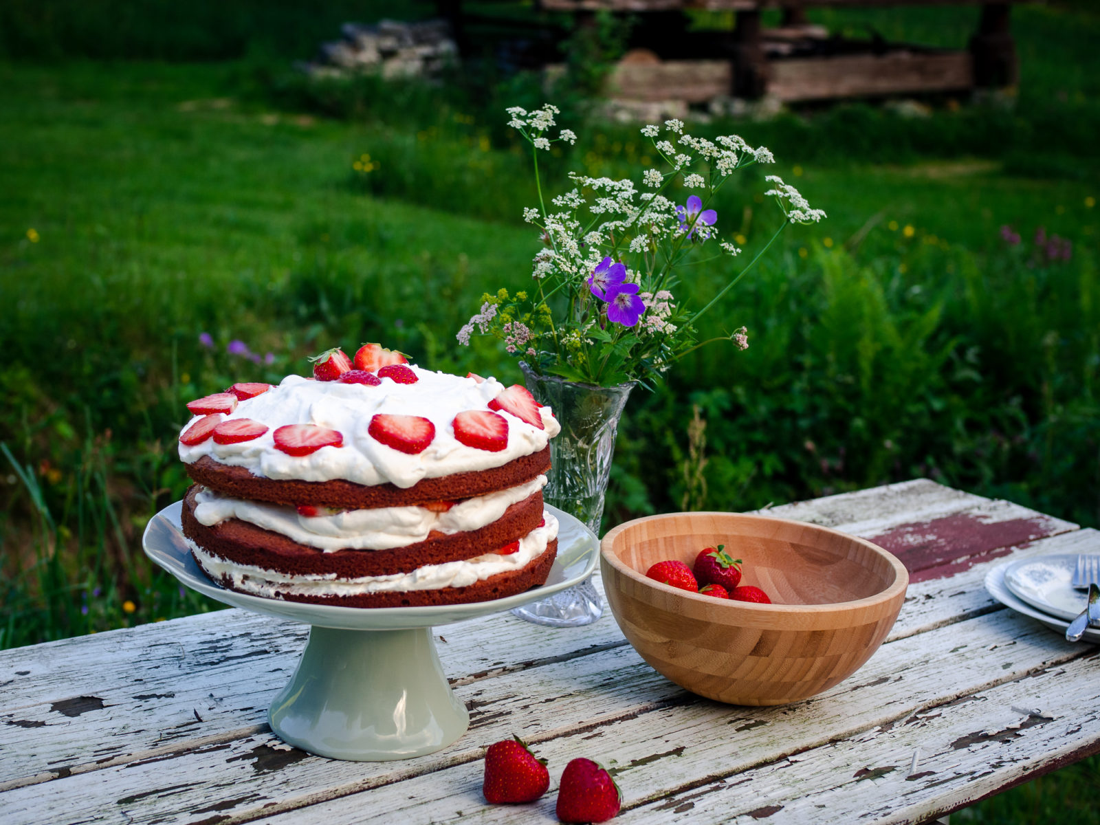Fresh Strawberry and Cream Cake