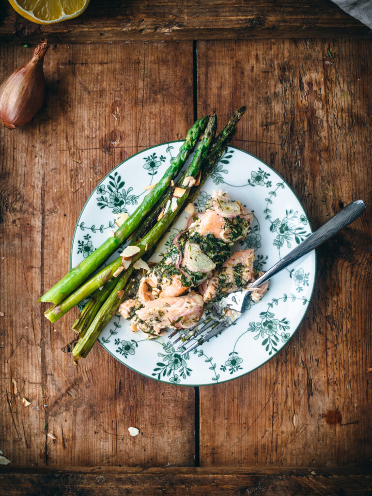 Buttery Herb and Shallot Salmon with Asparagus 