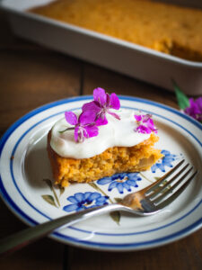 Rhubarb Carrot Cake (gulrotkake med rabarbra)