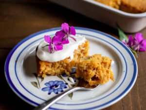 Rhubarb Carrot Cake (gulrotkake med rabarbra)