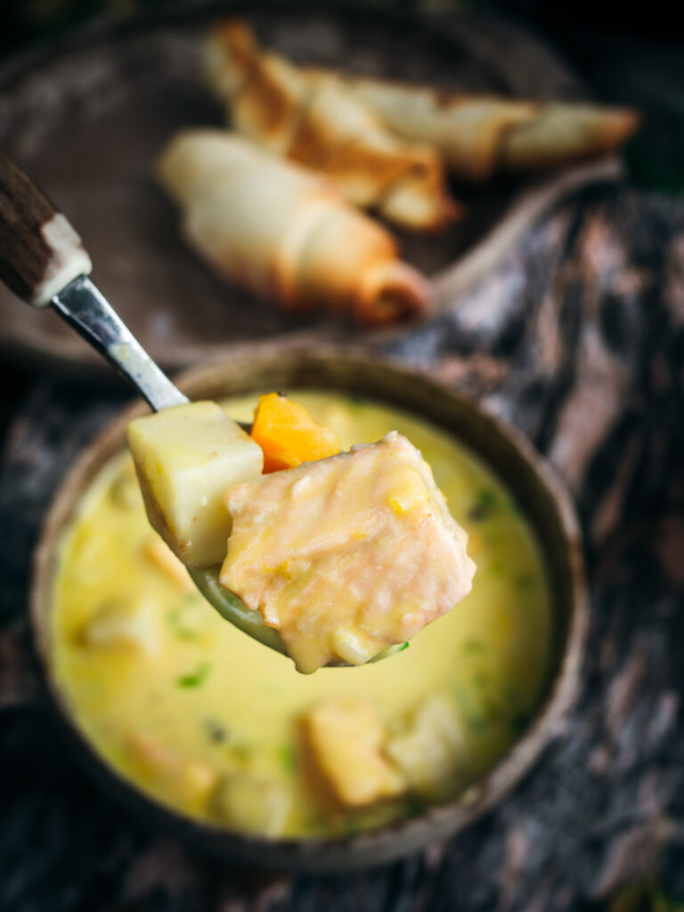 Hearty Salmon Pumpkin Soup (fiskesuppe med laks og gresskar) 