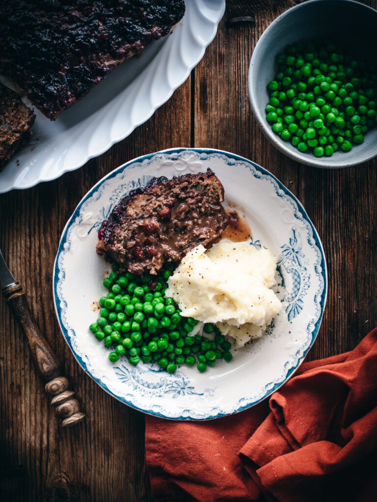 Lingonberry-Glazed Moose Meatloaf (elgkjøttpudding med tyttebær)