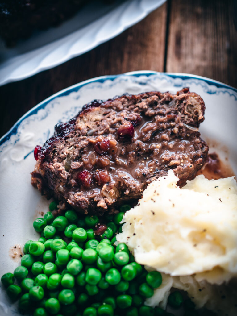 Lingonberry-Glazed Venison Meatloaf (viltkjøttpudding)