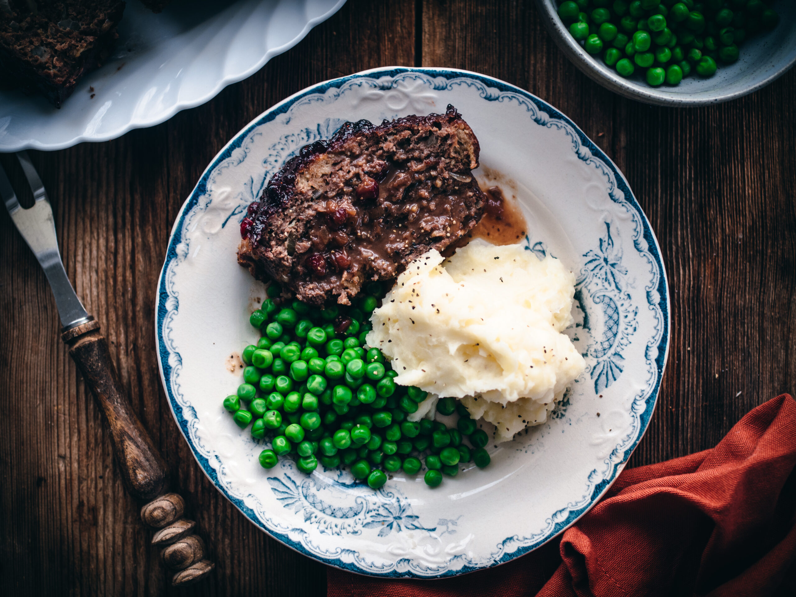 Lingonberry-Glazed Venison Meatloaf (viltkjøttpudding)