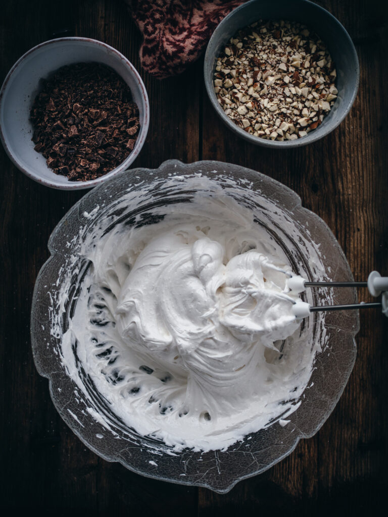 Meringue Cookies with Dark Chocolate and Almonds (Vepsebol)