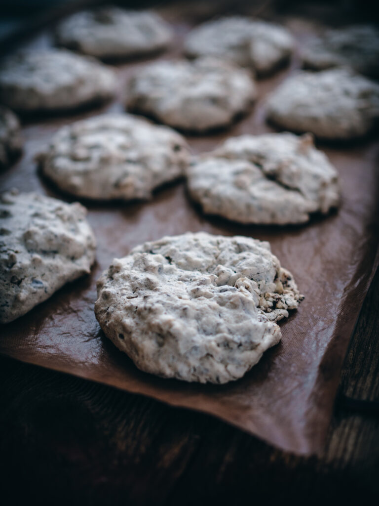 Meringue Cookies with Dark Chocolate and Almonds (Vepsebol)