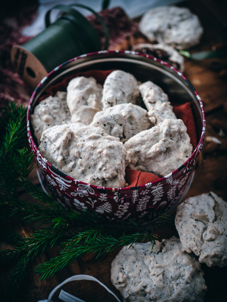 Meringue Cookies with Dark Chocolate and Almonds (Vepsebol)