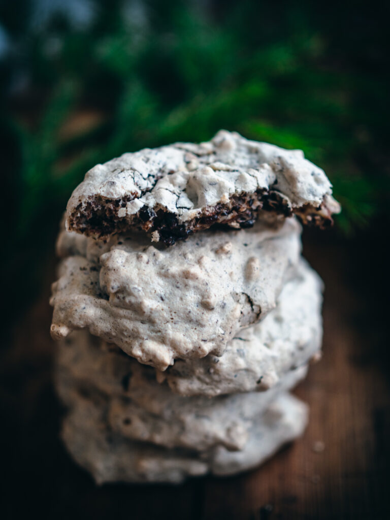 Meringue Cookies with Dark Chocolate and Almonds (Vepsebol)