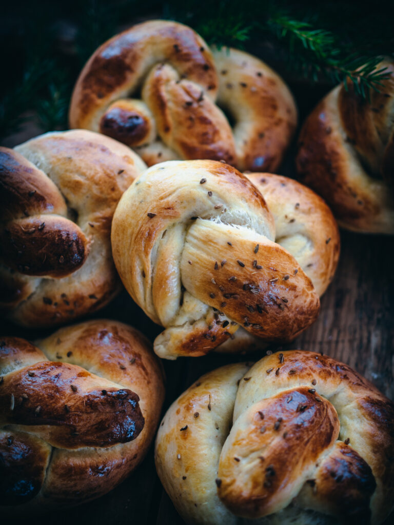 Norwegian Anise Pretzels (Aniskringler)