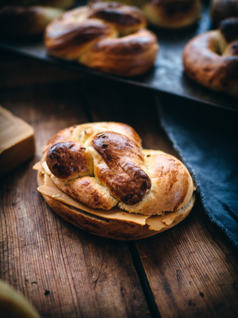 Norwegian Anise Pretzels (Aniskringler)