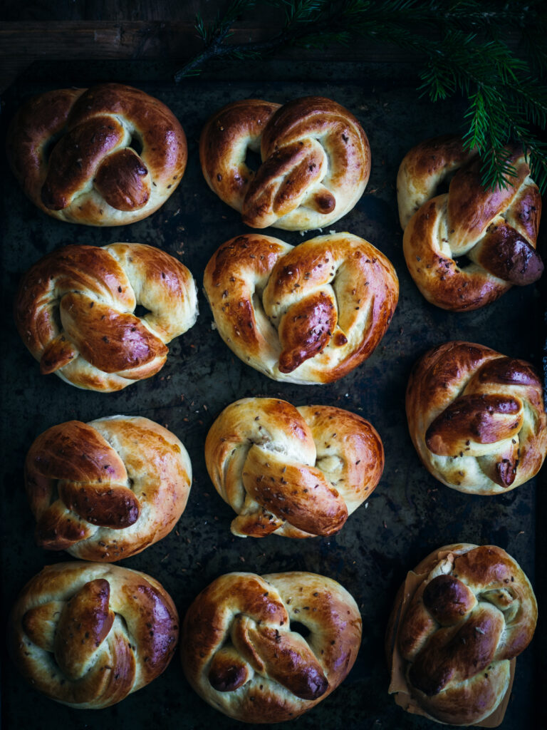 Norwegian Anise Pretzels (Aniskringler)